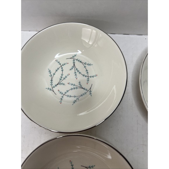 Set of 4 VTG Taylor Smith & Taylor Blue Twig Berry Dessert Bowls Beige - Picture 4 of 5